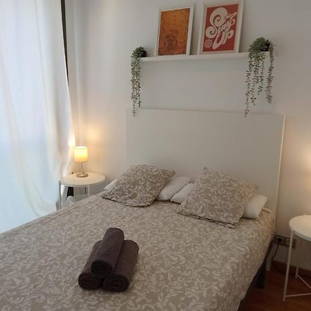 Private Rooms Near Las Ramblas Барселона Екстер'єр фото